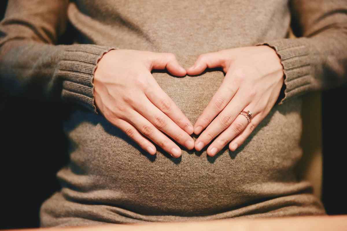 Assegno unico, si può richiedere in gravidanza?